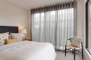 Bedroom Window Curtains: Expert Guide for Installing Curtains for a Luxurious Touch