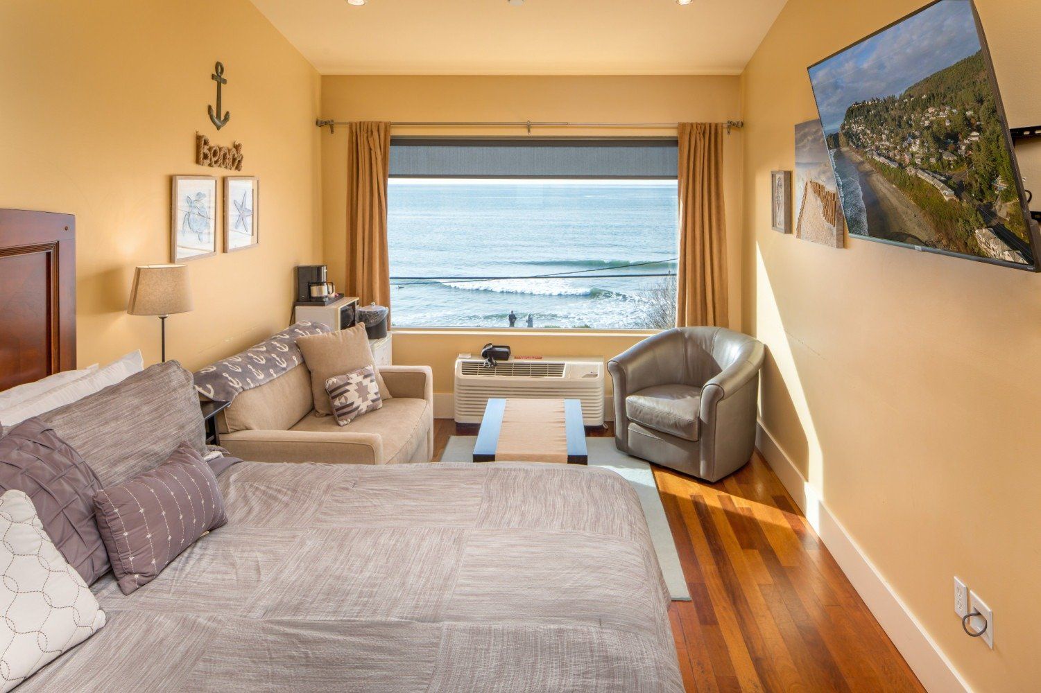 Discover Oceanside, Oregon: Your Stay at Three Arch Inn