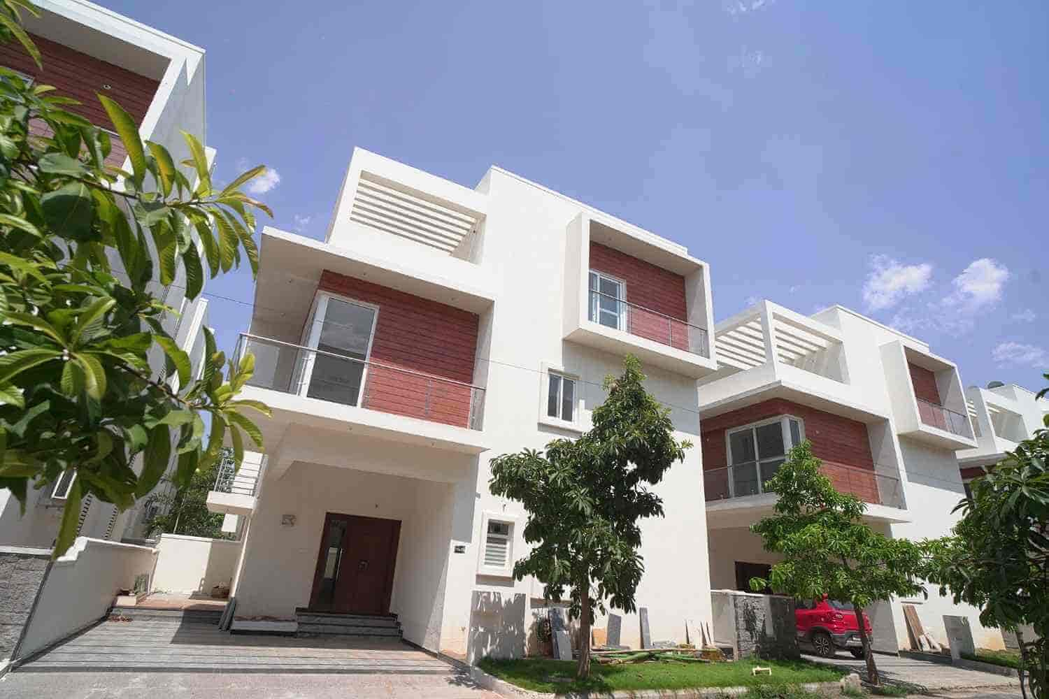 Why Tukkuguda is the Ideal Location for Gated Community Villas