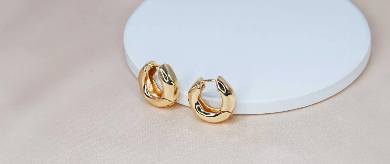 Make a Statement with Stunning Hoop Earrings