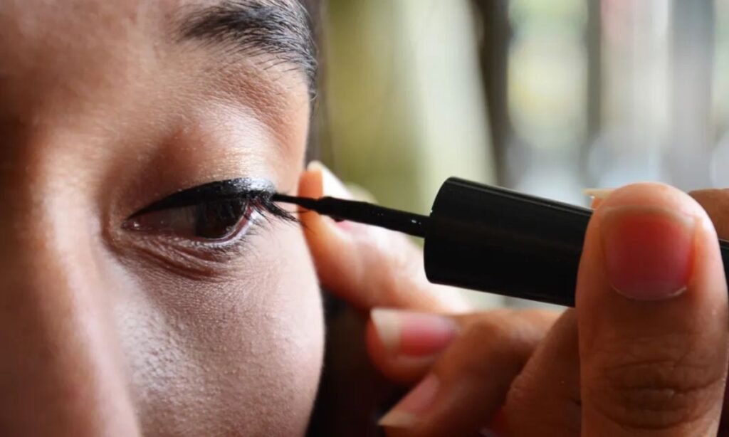 Factors to Consider When Choosing Your Eye Liner Best