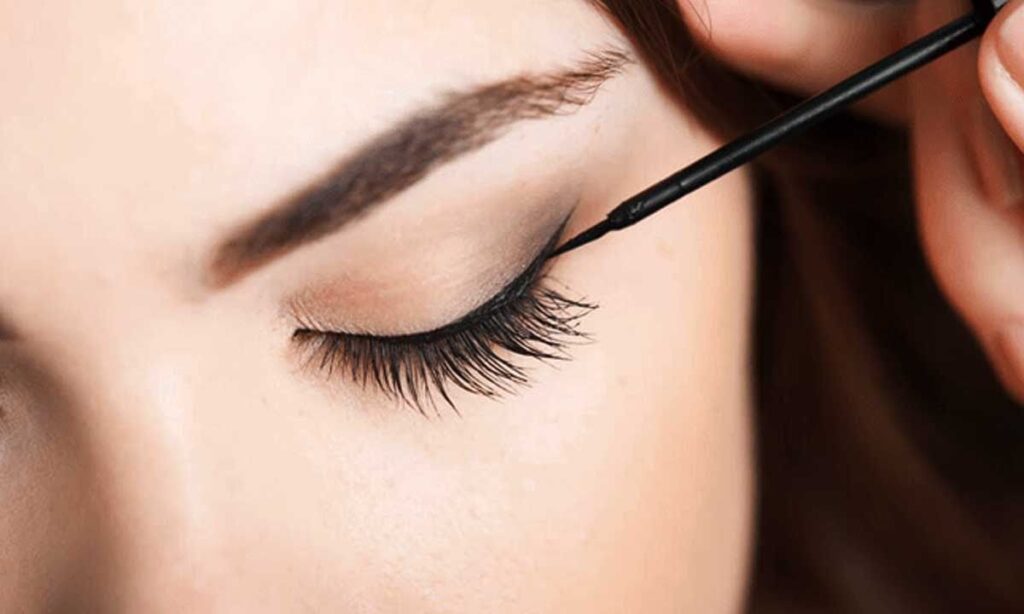 Application Techniques: How to Achieve Your Eye Liner Best 