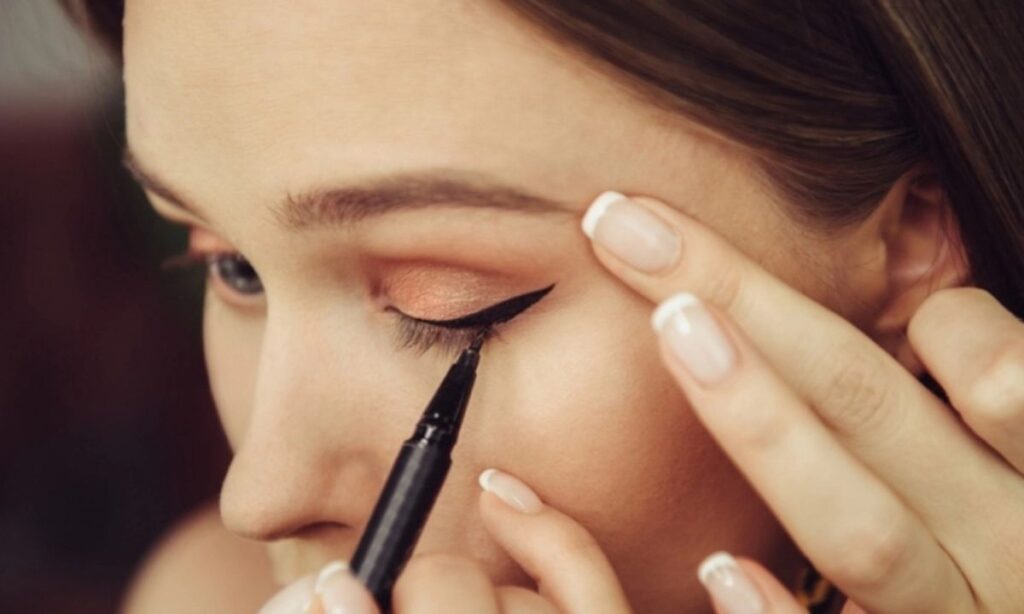 Addressing Common Eyeliner Concerns: Keep Your Eye Liner Best All Day