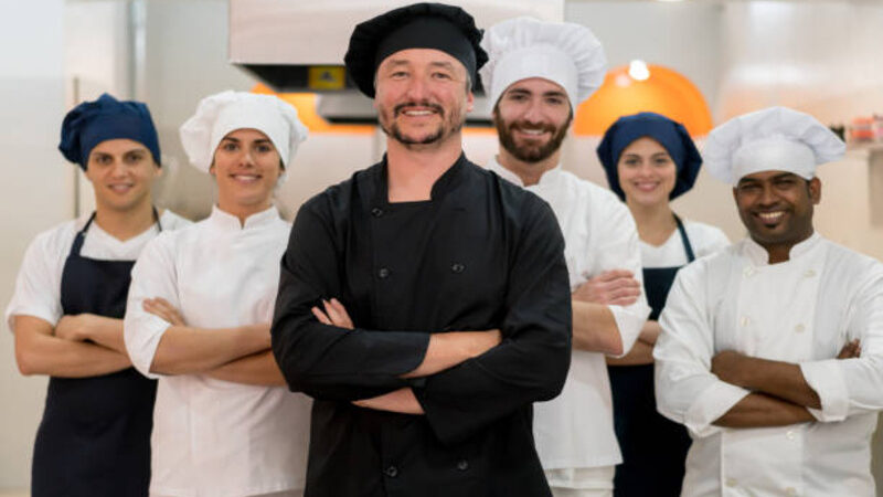 The Ultimate Guide to Restaurant Uniforms: Combining Style and Functionality