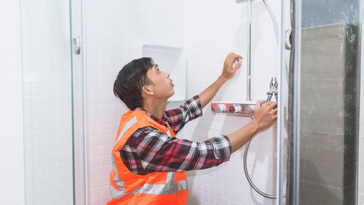 How to Choose the Right Bathroom Water Leakage Repair Service for Your Home