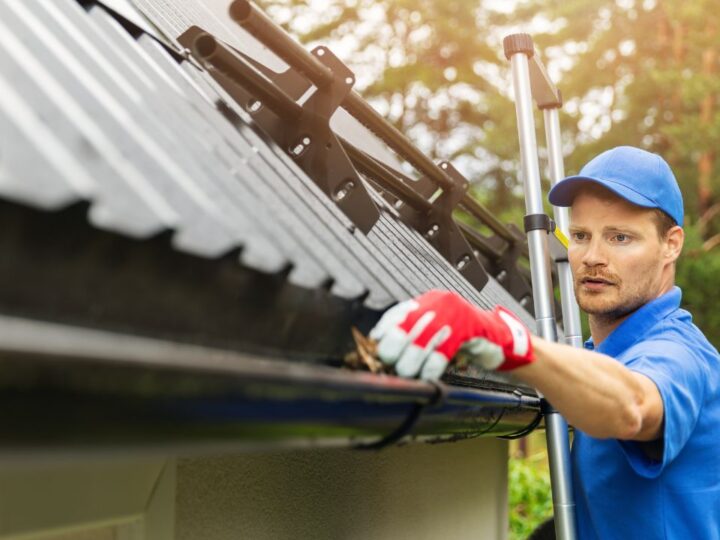 How to Choose the Right Gutter Cleaning Service in Brooklyn