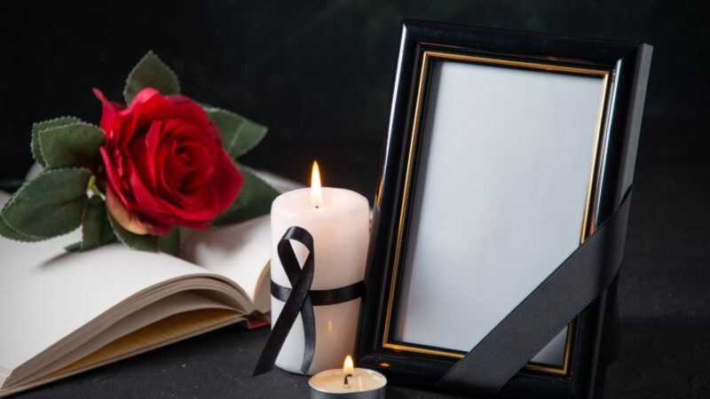 How to Handle Online Condolences and Comments on a Digital Obituary? 